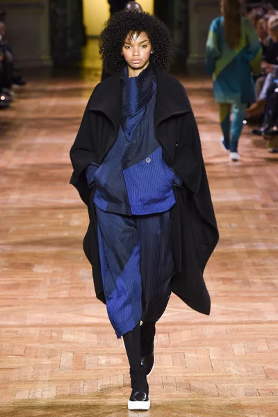 Look 10